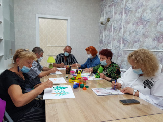 В «Центре Активного долголетия» г. Владивостока 16 июня состоялось очередное занятие по «Арт-терапии».