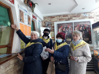«Серебряные» добровольцы участвуют в акции «Одобрено старшим поколением».