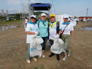 «Серебряные добровольцы» приняли участие в экологическом марафоне «Чистые берега Дальнего Востока».