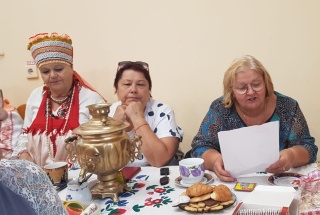 «Литературное объединение  «Родник» знакомит горожан с историей и традициями чаепития».