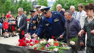«Возложение цветов к обелиску памяти жителям города Арсеньева погибшим на фронтах ВОВ».