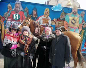 Участники клуба «Когнитивная Гимнастика» посетили городской праздник на центральной площади Владивостока.