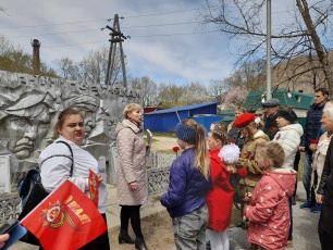 «Экскурсия по памятным местам к 77-ой годовщине Победы прошла в г. Дальнегорск».