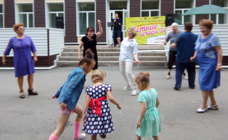 Жители г. Партизанска активно посещают танцевальную площадку «Летние вечера 50+»